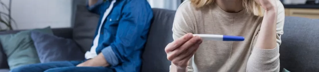 cuplu dezamagit de rezultatul testului de sarcina