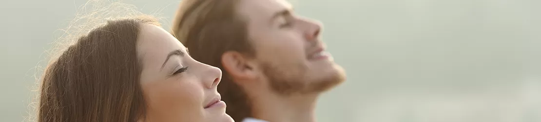 Cuplu in aer liber care nu sufera de insuficienta respiratorie acuta