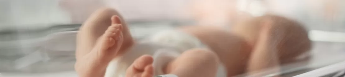 Bebelus nou nascut cu gura de lup