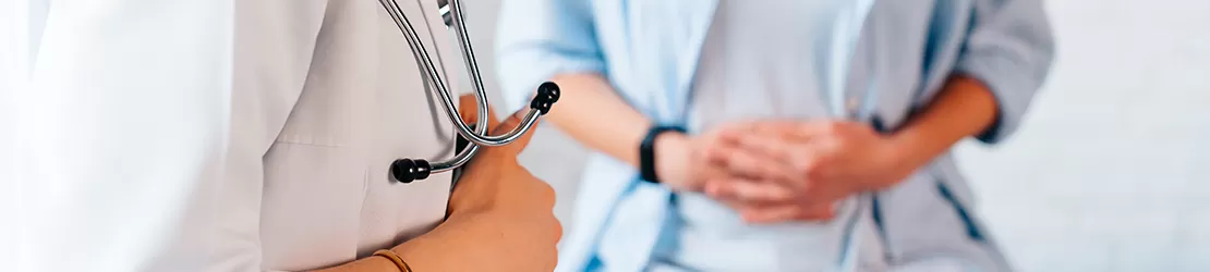 Pacient in cabinet la un consult medical pentru melena