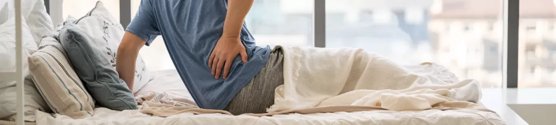 Barbat cu durere de rinichi