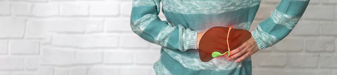 Femeie care prezinta simptome de hepatita