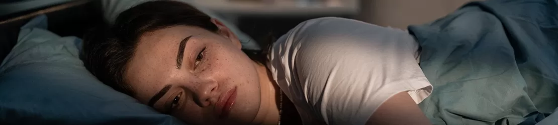 Femeie trista, suferind de sindrom stockholm