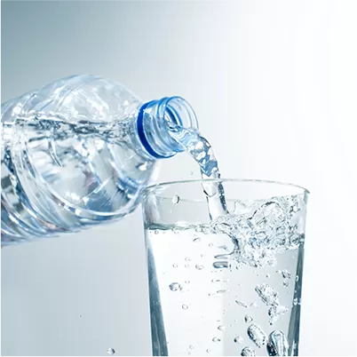 pahar plin cu apa, pentru hidratare